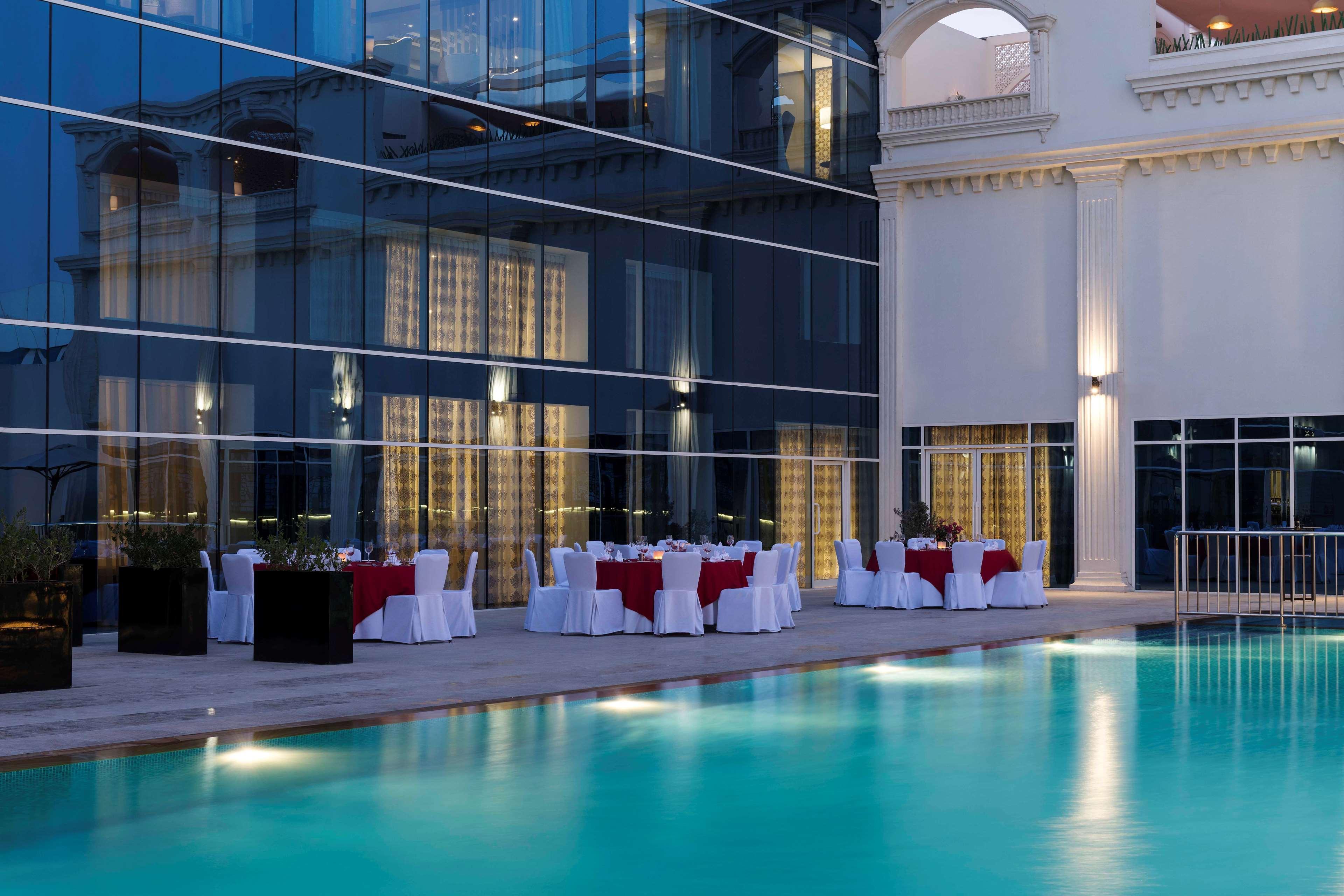 Radisson Blu Hotel, Ajman Eksteriør bilde The pool at the hotel