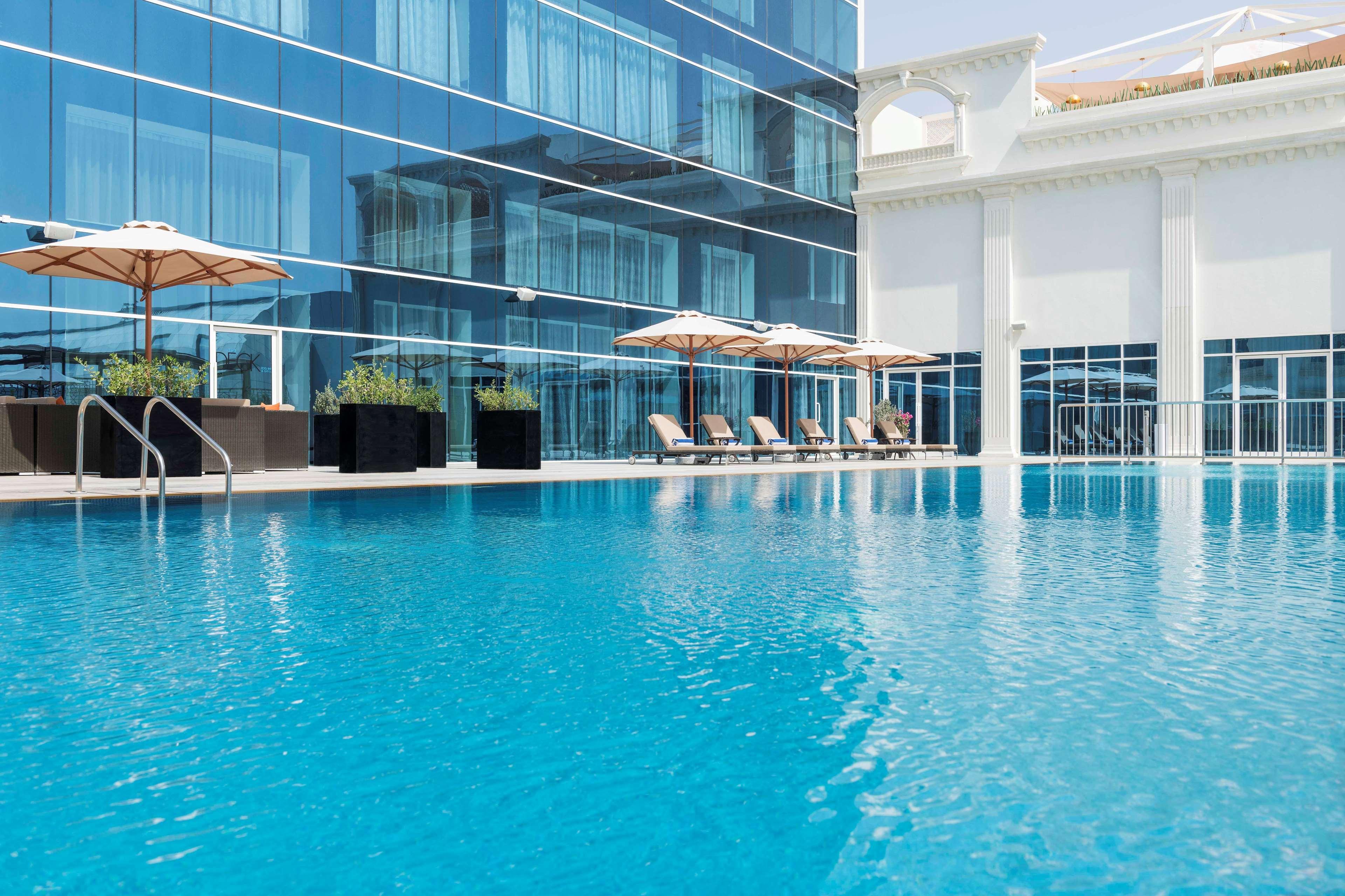 Radisson Blu Hotel, Ajman Eksteriør bilde The swimming pool at the hotel