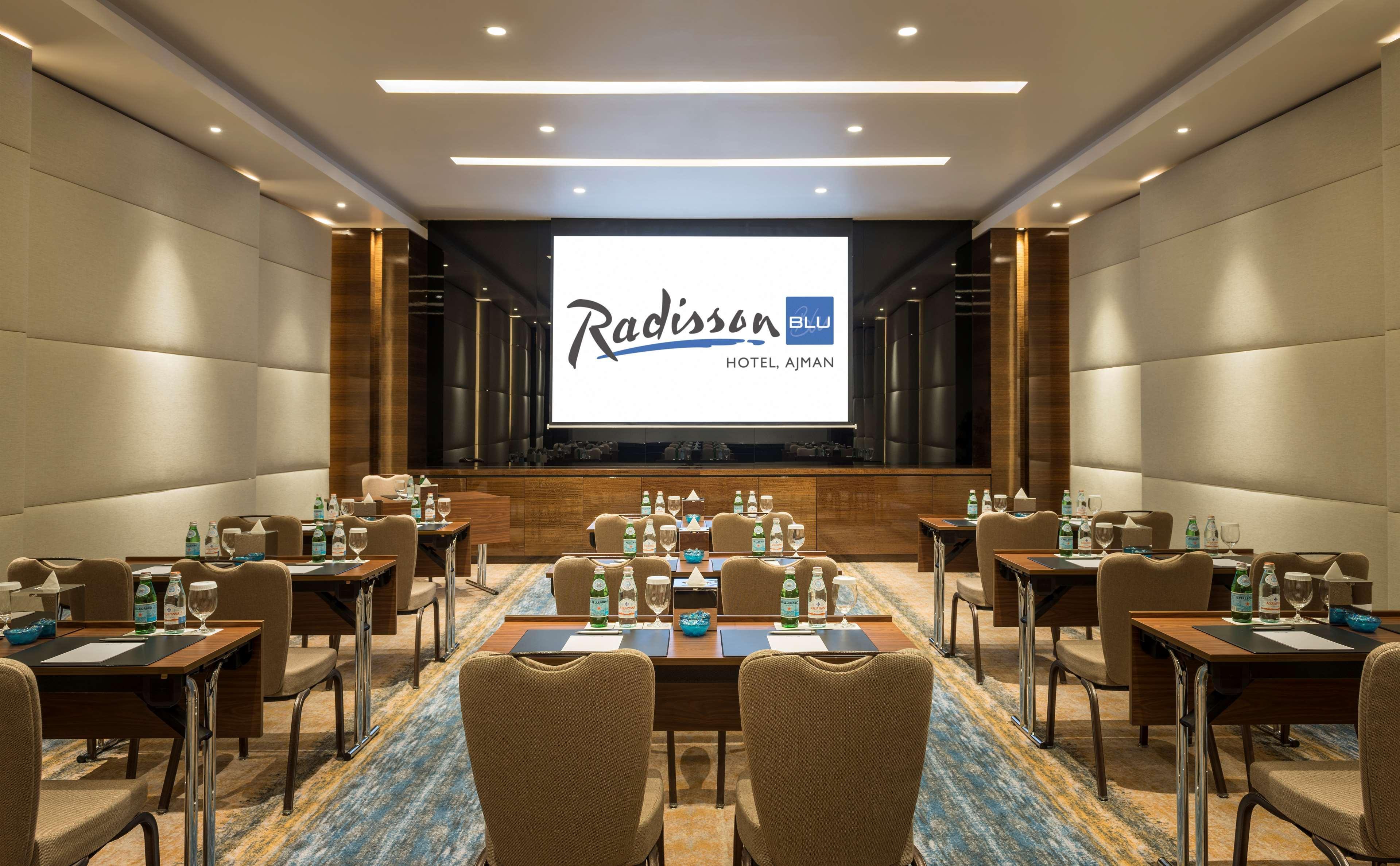 Radisson Blu Hotel, Ajman Eksteriør bilde A meeting room at Radisson Blu Ajman