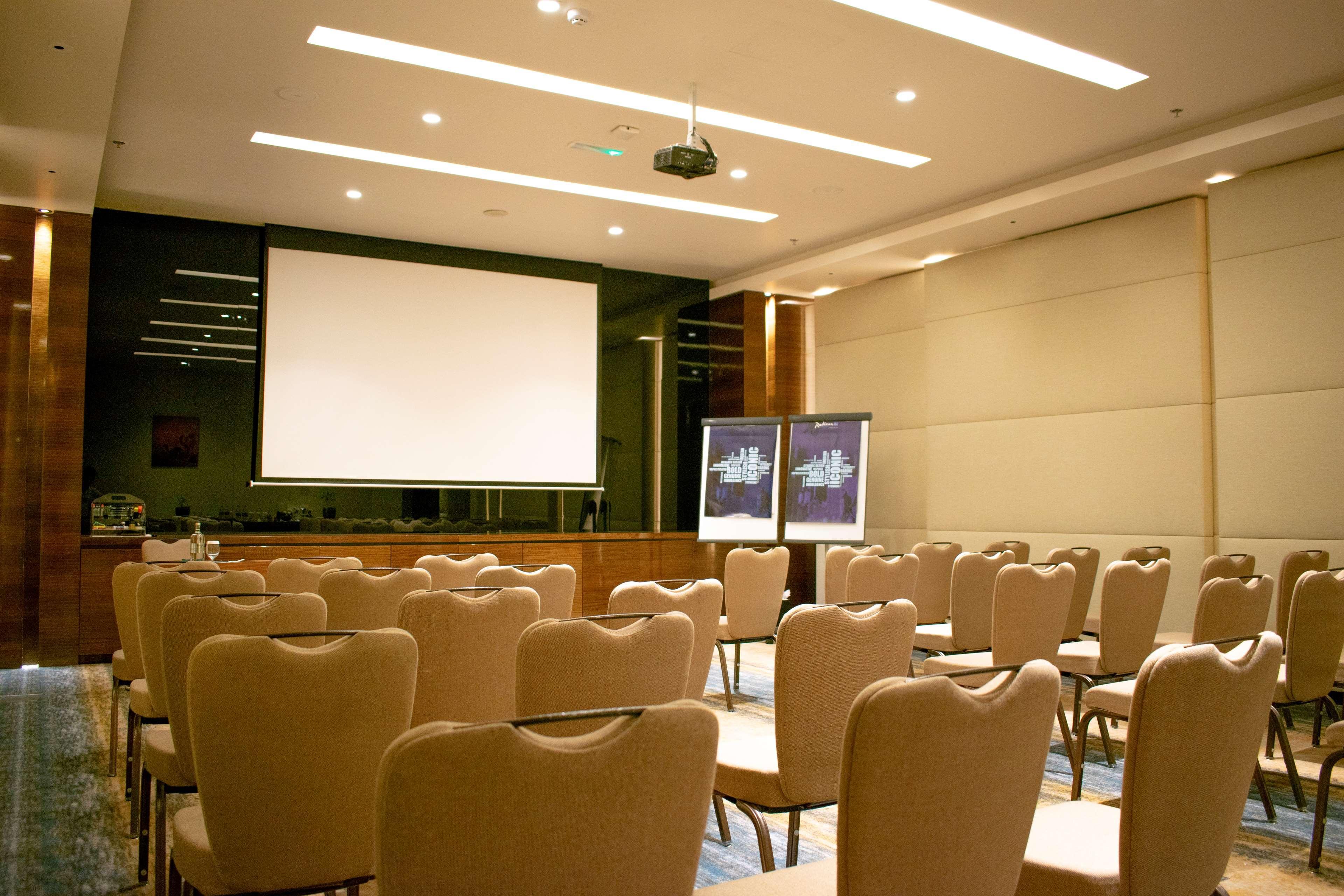 Radisson Blu Hotel, Ajman Eksteriør bilde A meeting room
