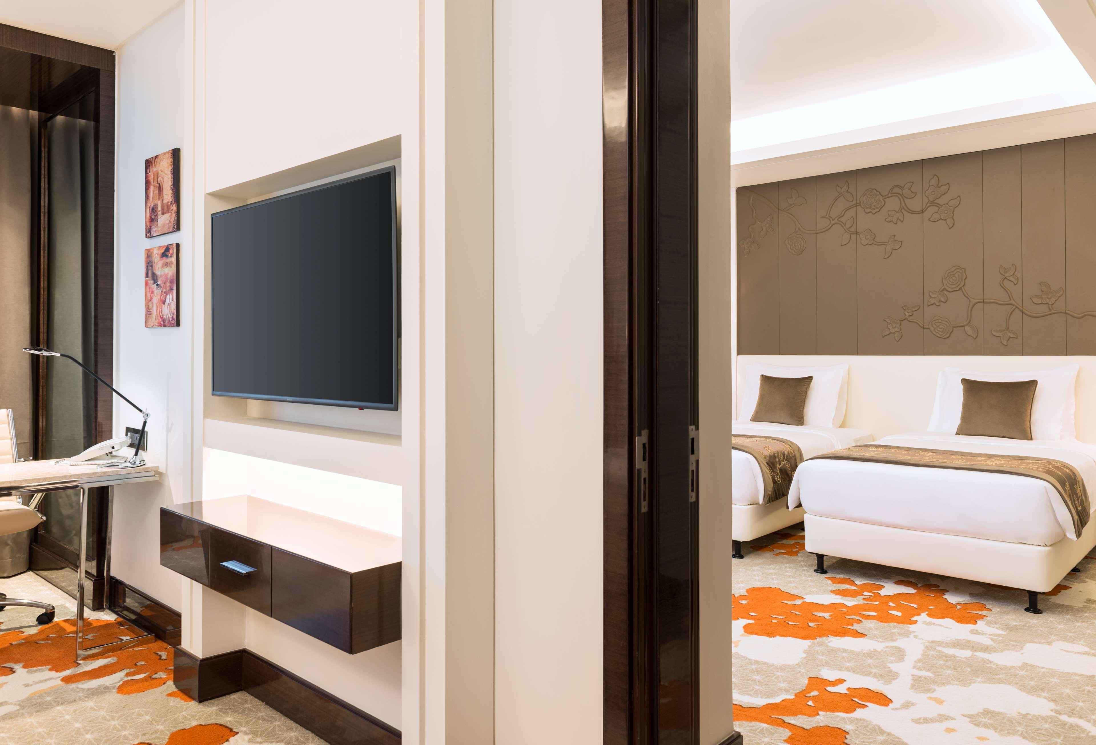 Radisson Blu Hotel, Ajman Eksteriør bilde A suite at the hotel