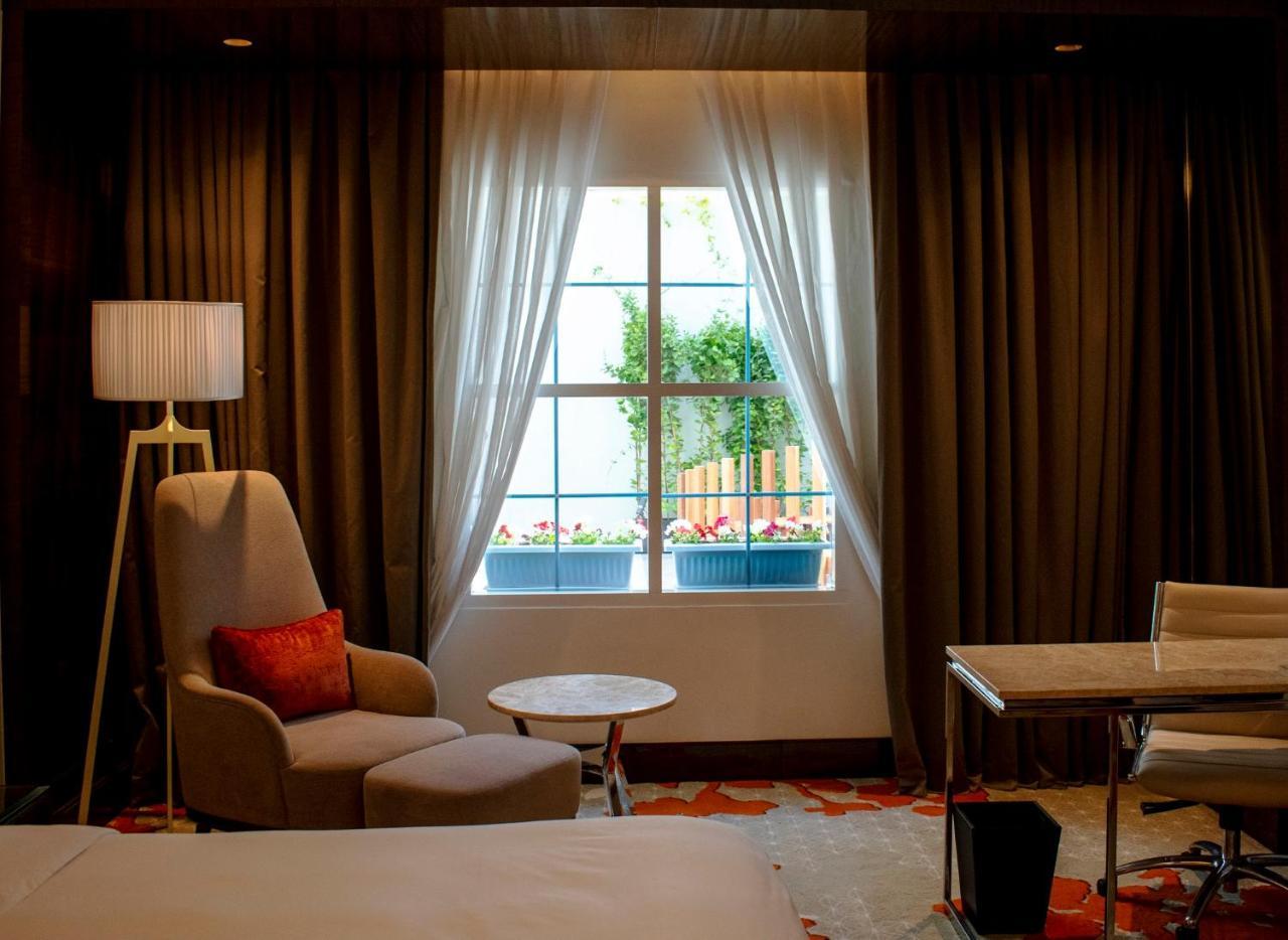 Radisson Blu Hotel, Ajman Eksteriør bilde A room at the hotel